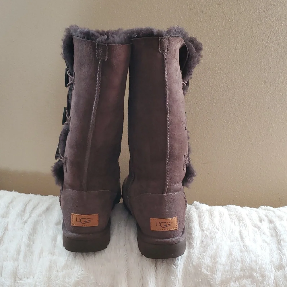 UGG bailey button